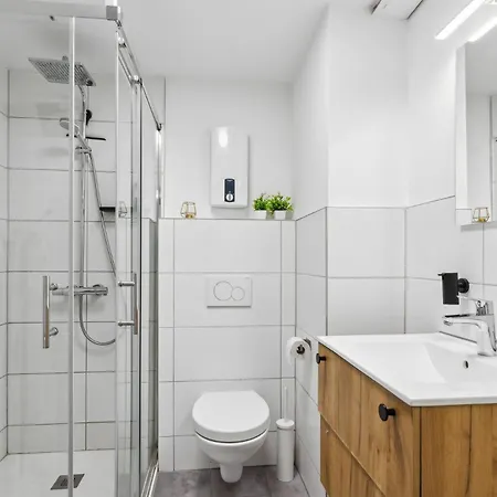 Zentrale, Grosse & Moderne In Appartement *
