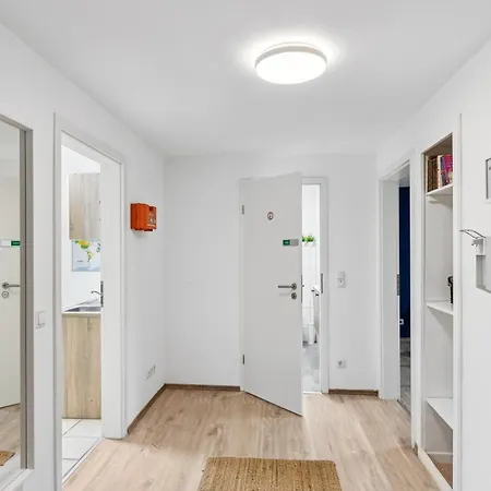 Zentrale, Grosse & Moderne In