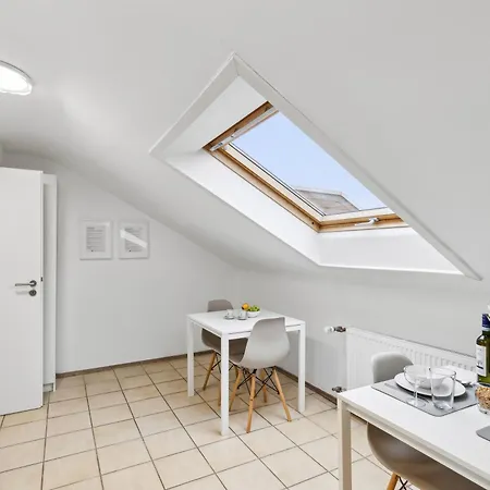 Zentrale, Grosse & Moderne In Appartement