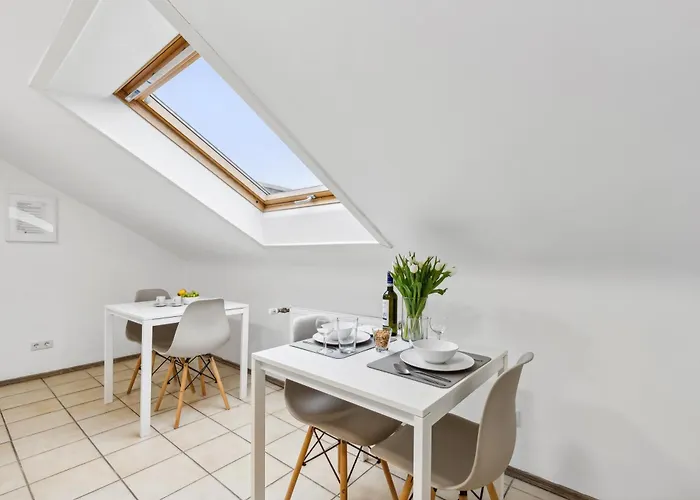 Zentrale, Grosse & Moderne In