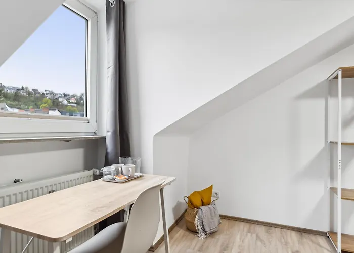 Zentrale, Grosse & Moderne In *